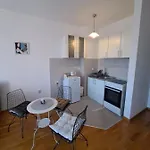 Hana Апартаменти *
